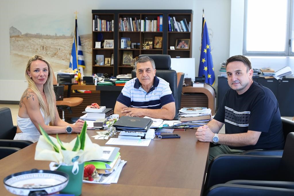 Σε θερμό κλίμα η συνάντηση Κουρέτα - Ντρισμπιώτη 